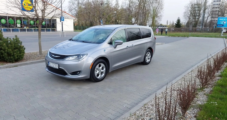 Chrysler Pacifica cena 99900 przebieg: 119900, rok produkcji 2018 z Rzeszów małe 436